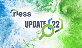 .riess Logo, UPDATE 22 Logo und Lupe auf blau-grünem Hintergrund